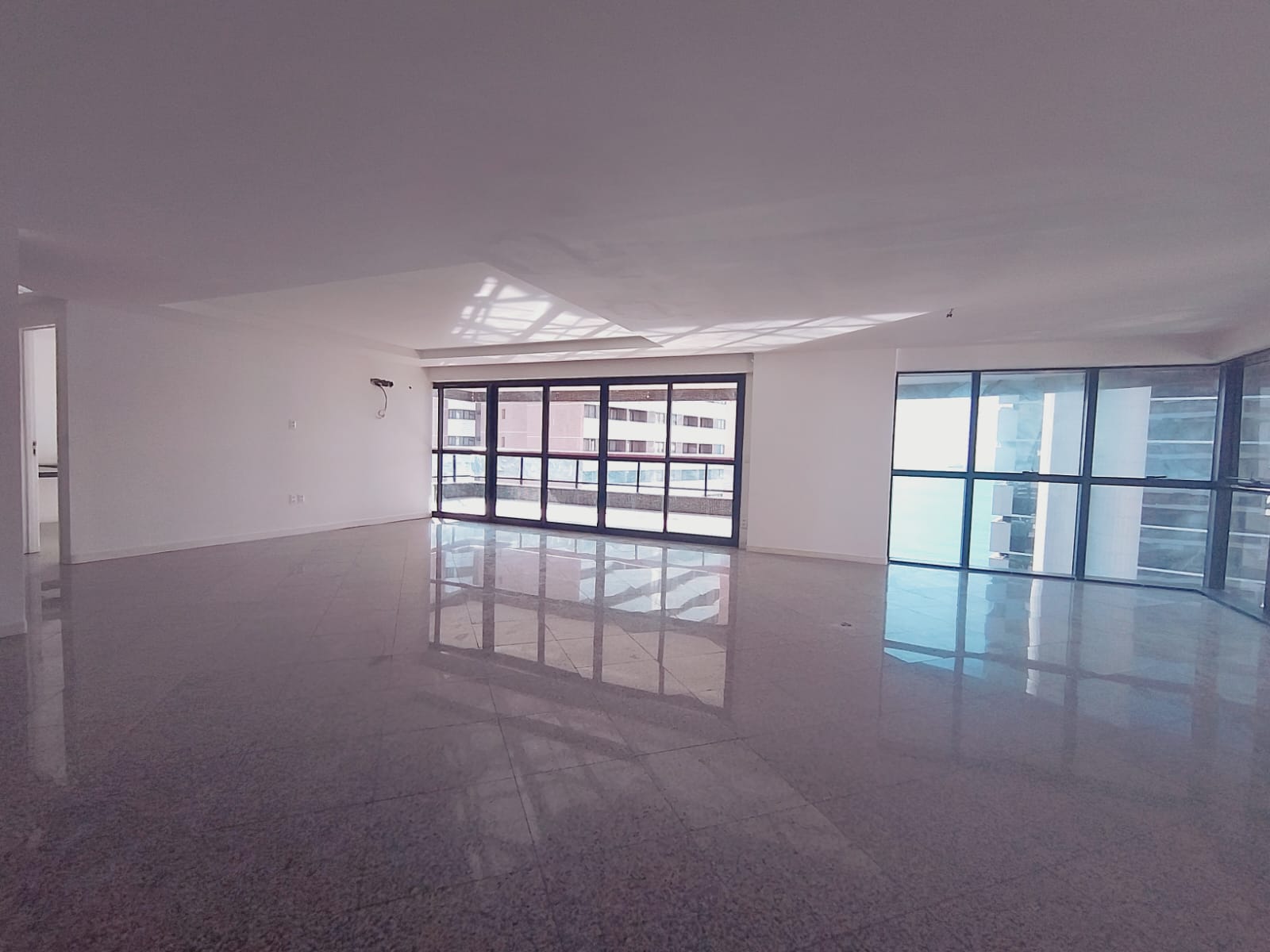 Apartamento à venda com 4 quartos, 4 suítes, 4 vagas e 330m² no Meireles, Fortaleza (CE) — foto 5 de 30