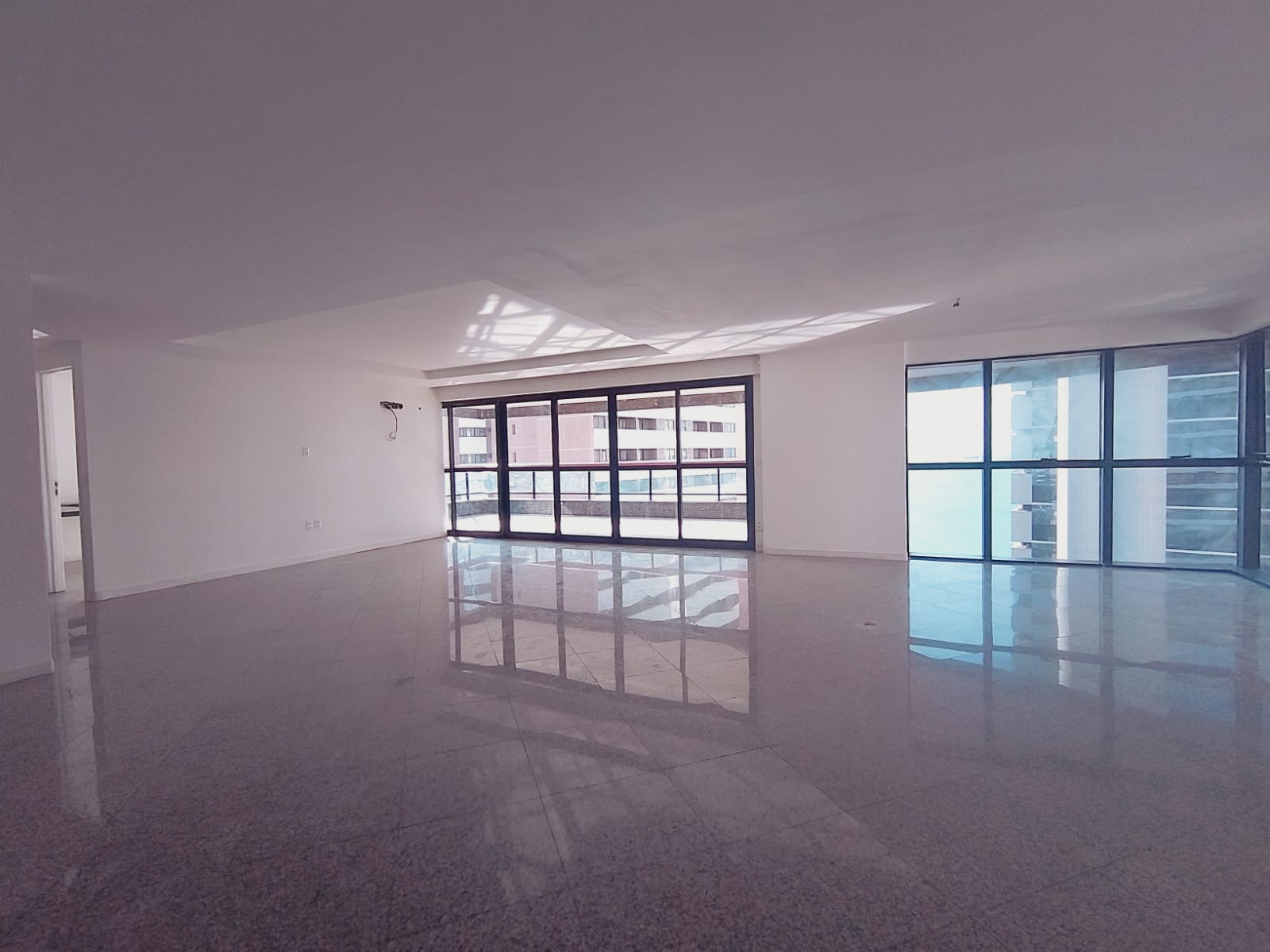 Apartamento à venda com 4 quartos, 4 suítes, 4 vagas e 330m² no Meireles, Fortaleza (CE) — foto 24 de 30