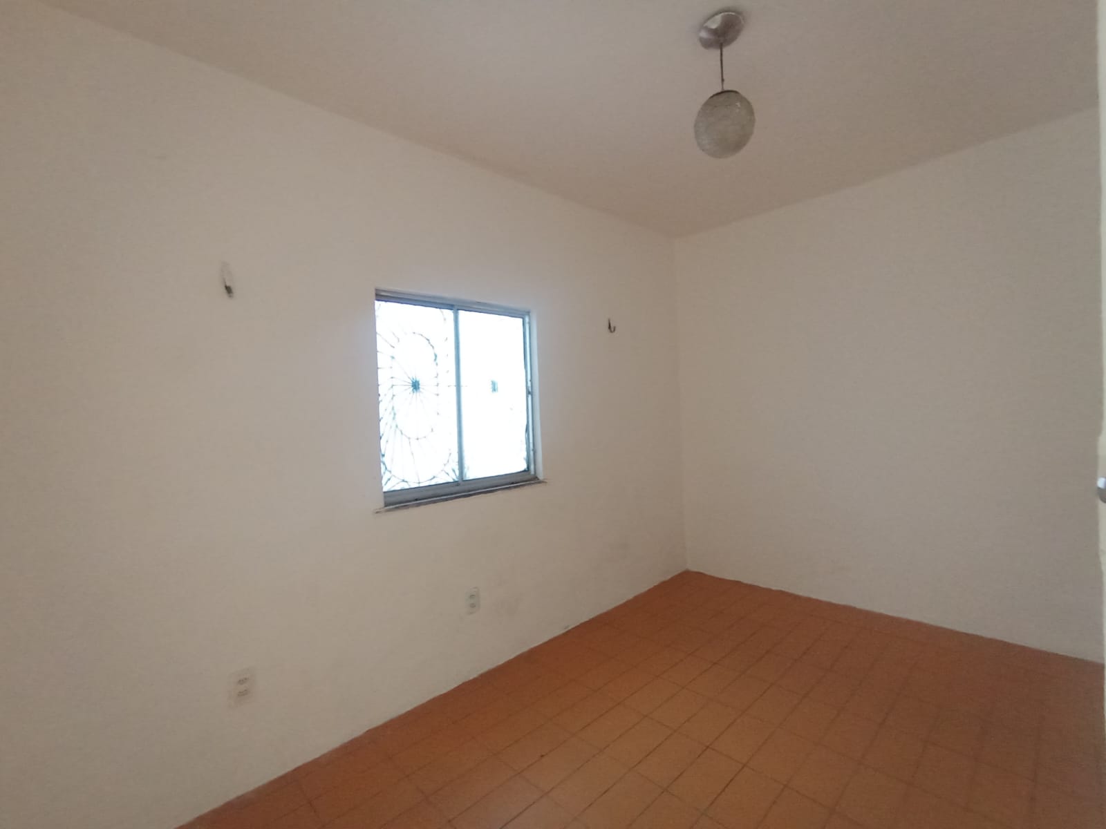 Casa à venda com 3 quartos, 1 suíte, 2 vagas e 180m² no Montese, Fortaleza (CE) — foto 3 de 13