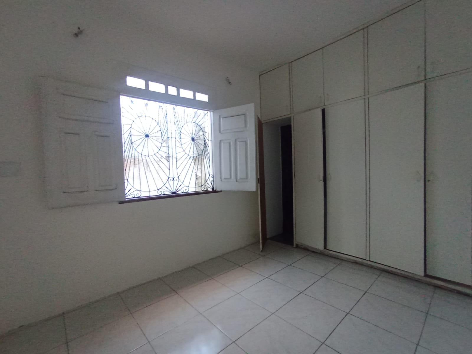 Casa à venda com 3 quartos, 1 suíte, 2 vagas e 180m² no Montese, Fortaleza (CE) — foto 4 de 13