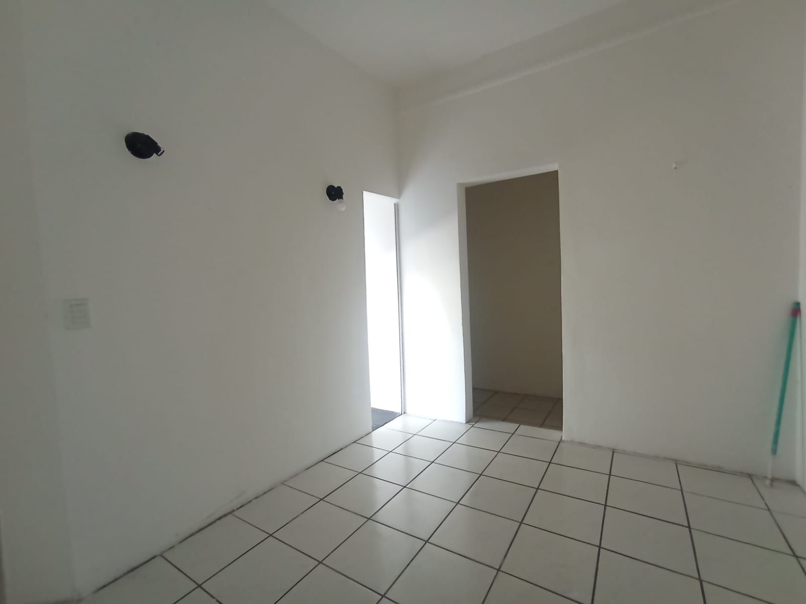 Casa à venda com 3 quartos, 1 suíte, 2 vagas e 180m² no Montese, Fortaleza (CE) — foto 6 de 13